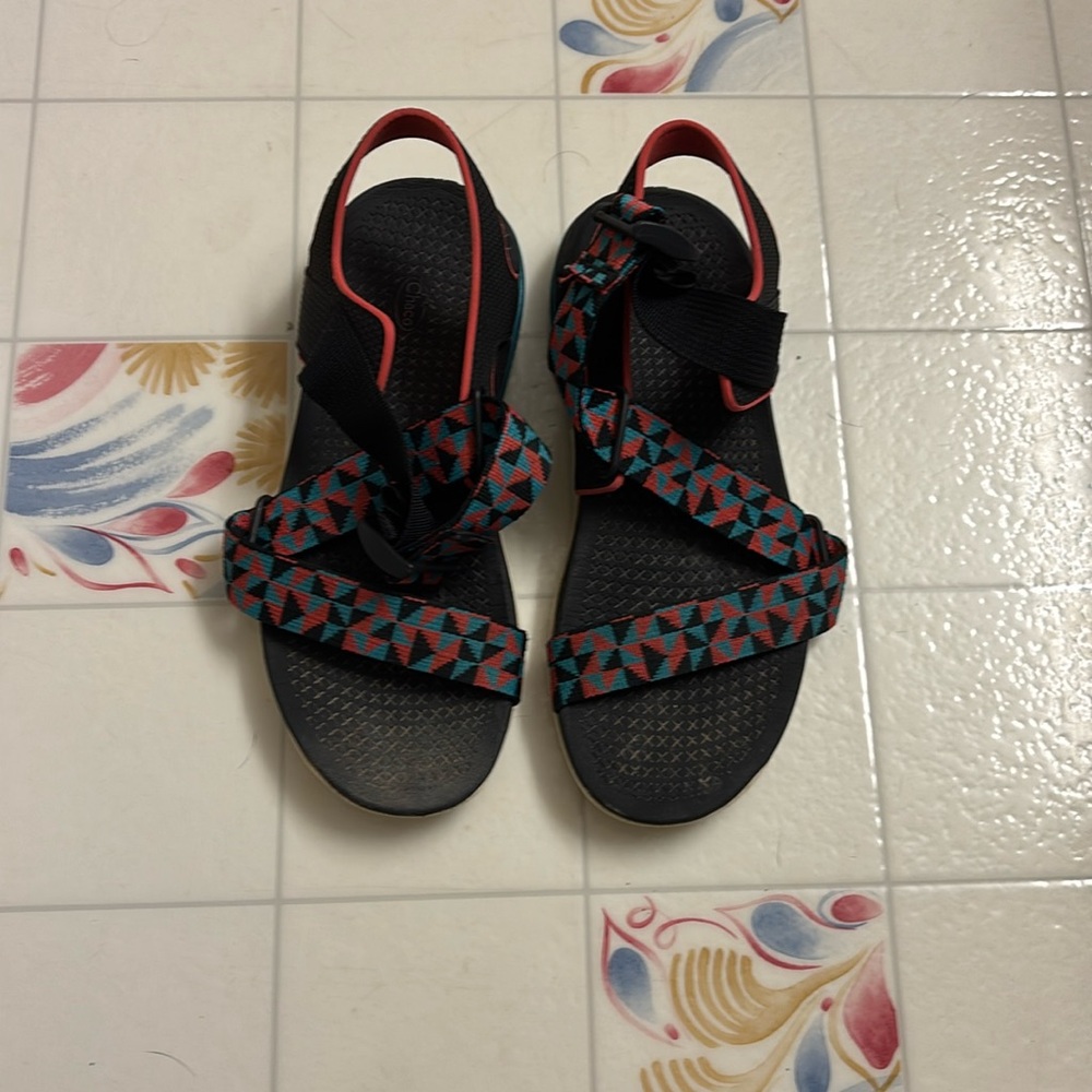 Chaco black multi color woven strap sandals size 8